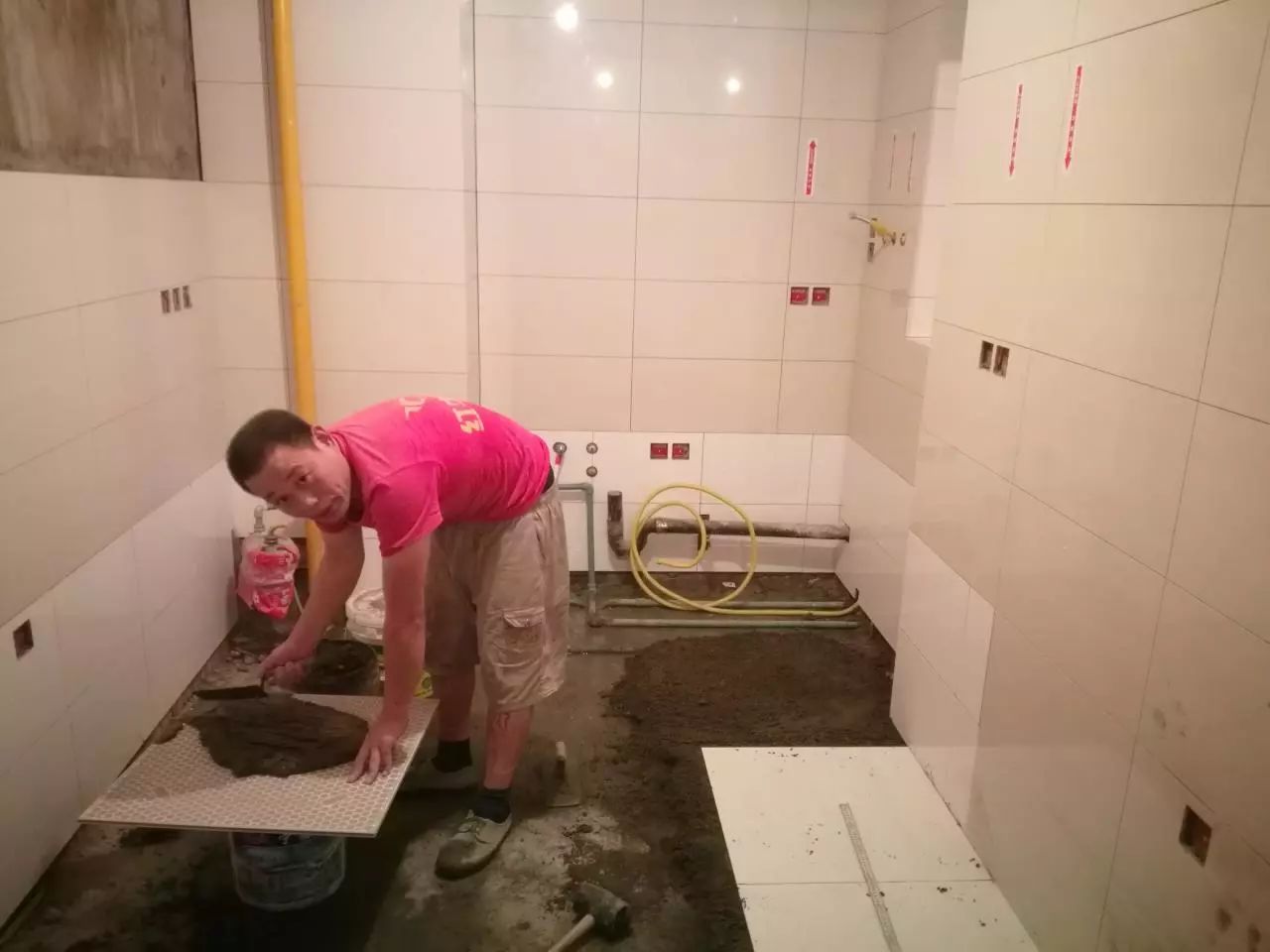 熱熱熱！南京體感溫度高達(dá)43℃，這群人卻不懼高溫在做這件事