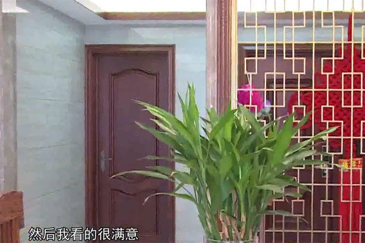 南京景楓法蘭谷業(yè)主談裝修感受：首先要感謝紅牛公司汪總他們，然后要感謝這個設(shè)計師啊，項目經(jīng)理啊，和參加我這個裝潢我這個房子的工作人員，我很感謝他們，謝謝他們，裝的很漂亮。