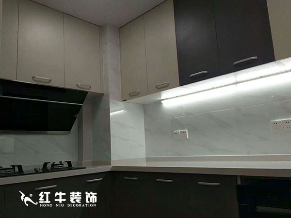 南京瑞鑫蘭庭竣工客戶(hù)看到紅牛裝修的效果，情不自禁地發(fā)出：“厲害了，我的家！”