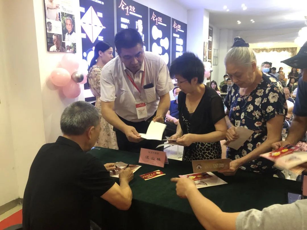 23周年 | 紅牛裝飾店慶“總裁簽售會(huì)”圓滿(mǎn)結(jié)束