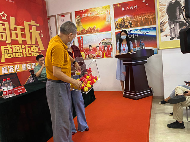 直擊火爆現(xiàn)場(chǎng)！紅牛裝飾24周年慶火熱進(jìn)行中~