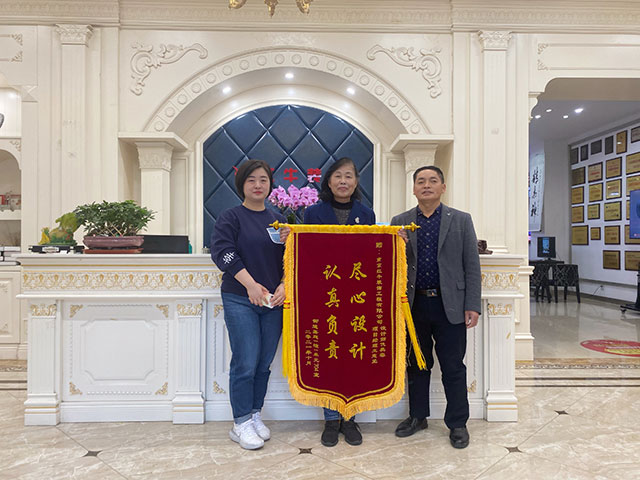 再收錦旗｜一面錦旗+一封超長感謝信，這背后究竟是怎樣的……