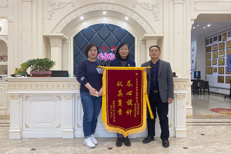 再收錦旗｜一面錦旗+一封超長感謝信，這背后究竟是怎樣的……