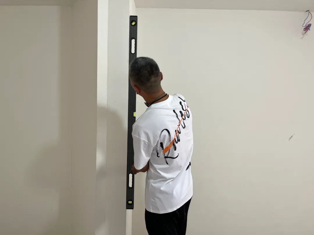 董事長親自帶隊突擊工地巡檢，為高品質裝修把關！