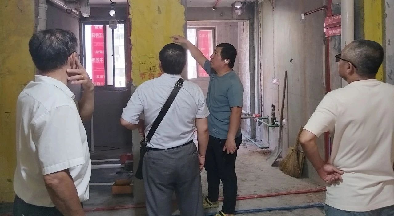 南京紅牛裝飾工地巡檢：風(fēng)雨兼程抓品質(zhì)，履行承諾不停歇！
