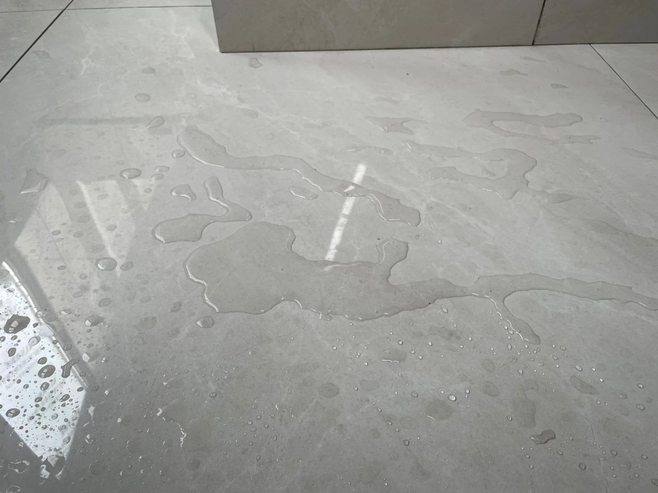 南京紅牛裝飾工地巡檢：風(fēng)雨兼程抓品質(zhì)，履行承諾不停歇！