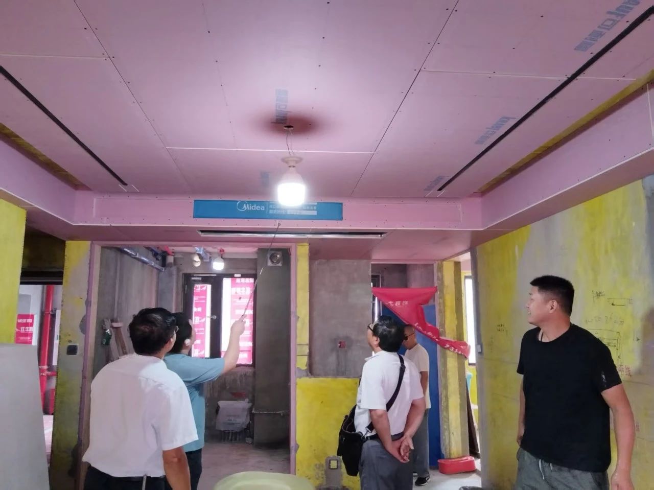 工地突擊巡檢：嚴(yán)苛落實(shí)工藝標(biāo)準(zhǔn)，全力護(hù)航工程質(zhì)量！
