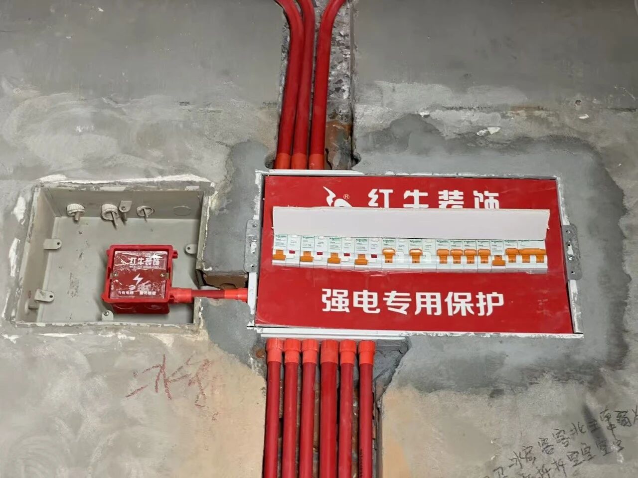 金九銀十裝修季｜南京紅牛裝飾工程總監(jiān)：工地巡檢無小事，嚴(yán)苛落實工藝標(biāo)準(zhǔn)！