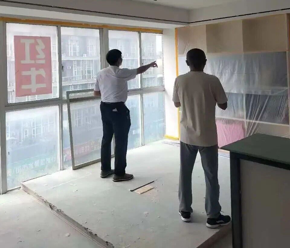 金九銀十裝修季｜南京紅牛裝飾工程總監(jiān)：工地巡檢無小事，嚴(yán)苛落實工藝標(biāo)準(zhǔn)！