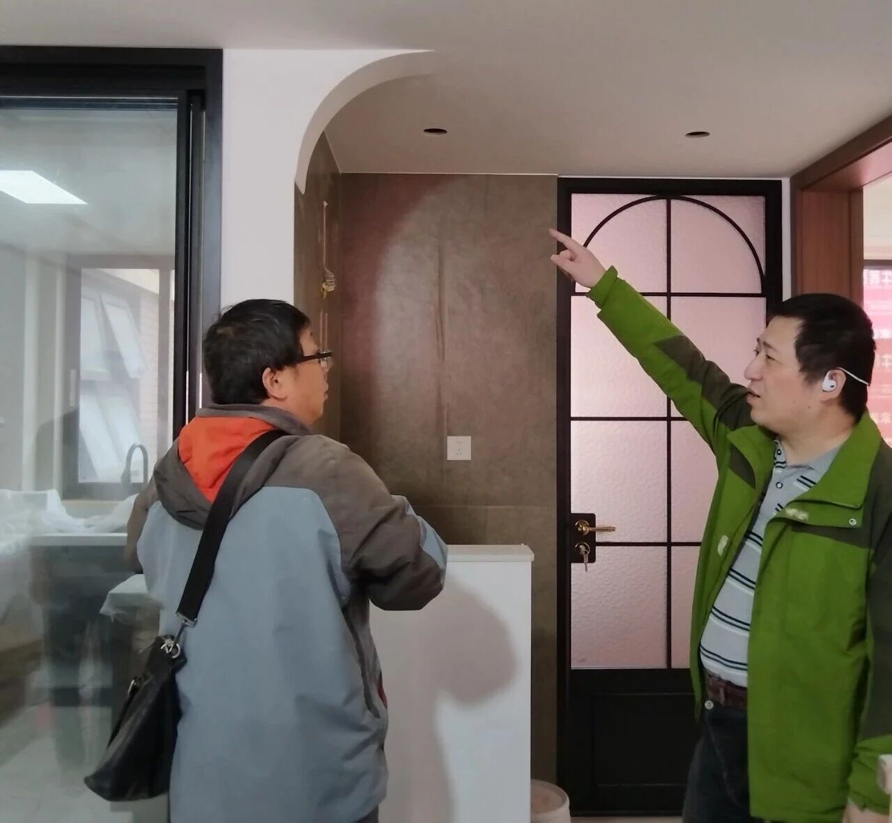 南京裝修公司紅牛裝飾工地突擊巡檢：一厘一毫堅守品質(zhì)，一心一意守護(hù)新家！