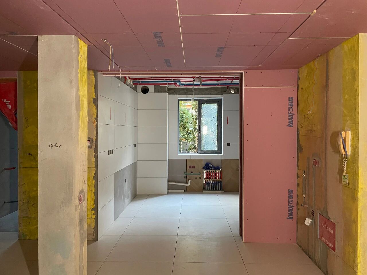 南京裝修公司紅牛裝飾工地突擊巡檢：一厘一毫堅守品質(zhì)，一心一意守護(hù)新家！