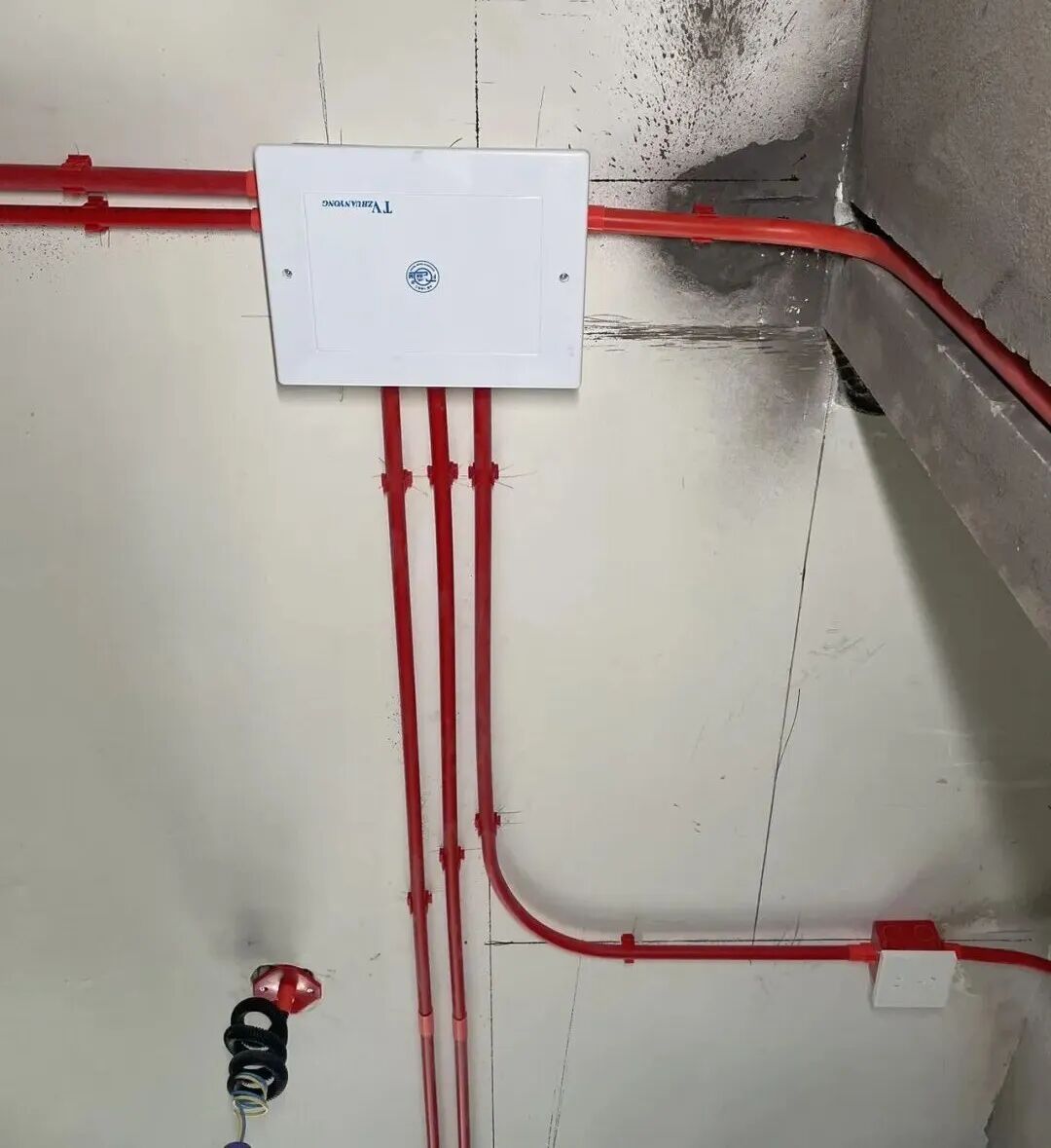 隱蔽工程不“隱蔽”！突擊水電施工現(xiàn)場，看得見的品質(zhì)與安心！