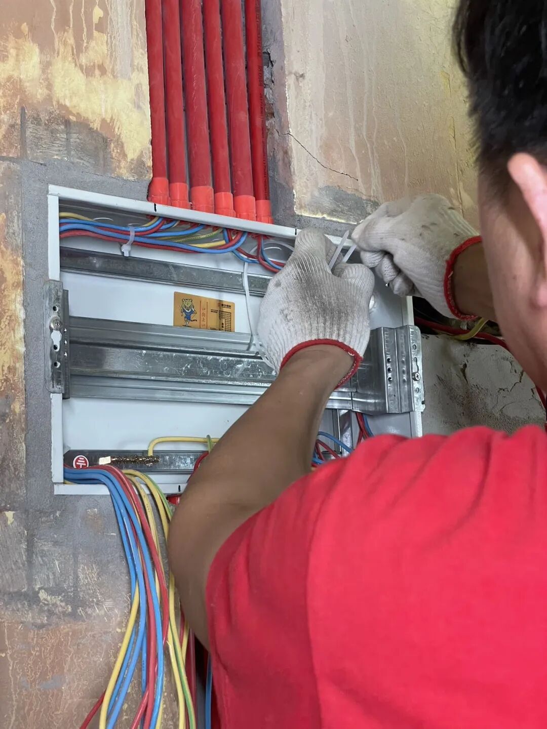 隱蔽工程不“隱蔽”！突擊水電施工現(xiàn)場，看得見的品質(zhì)與安心！